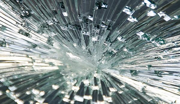Symbolbild: Zerbrochenes Glas Symbolbild: Zerbrochenes Glas